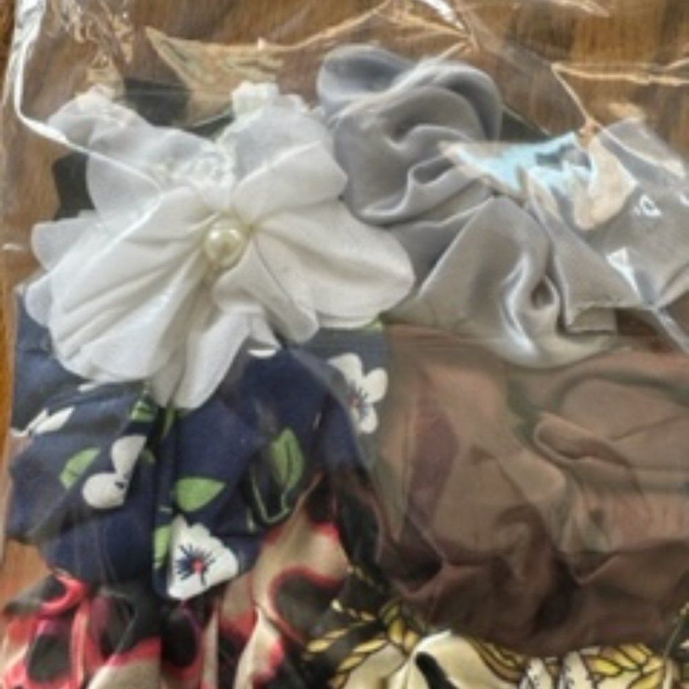Bundle of (6) Satin / Chiffon Scrunchies    ISC8124   (womens)  Handmade NWT